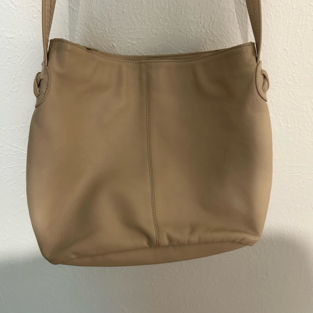 Elegant Tan Leather Shoulder Bag